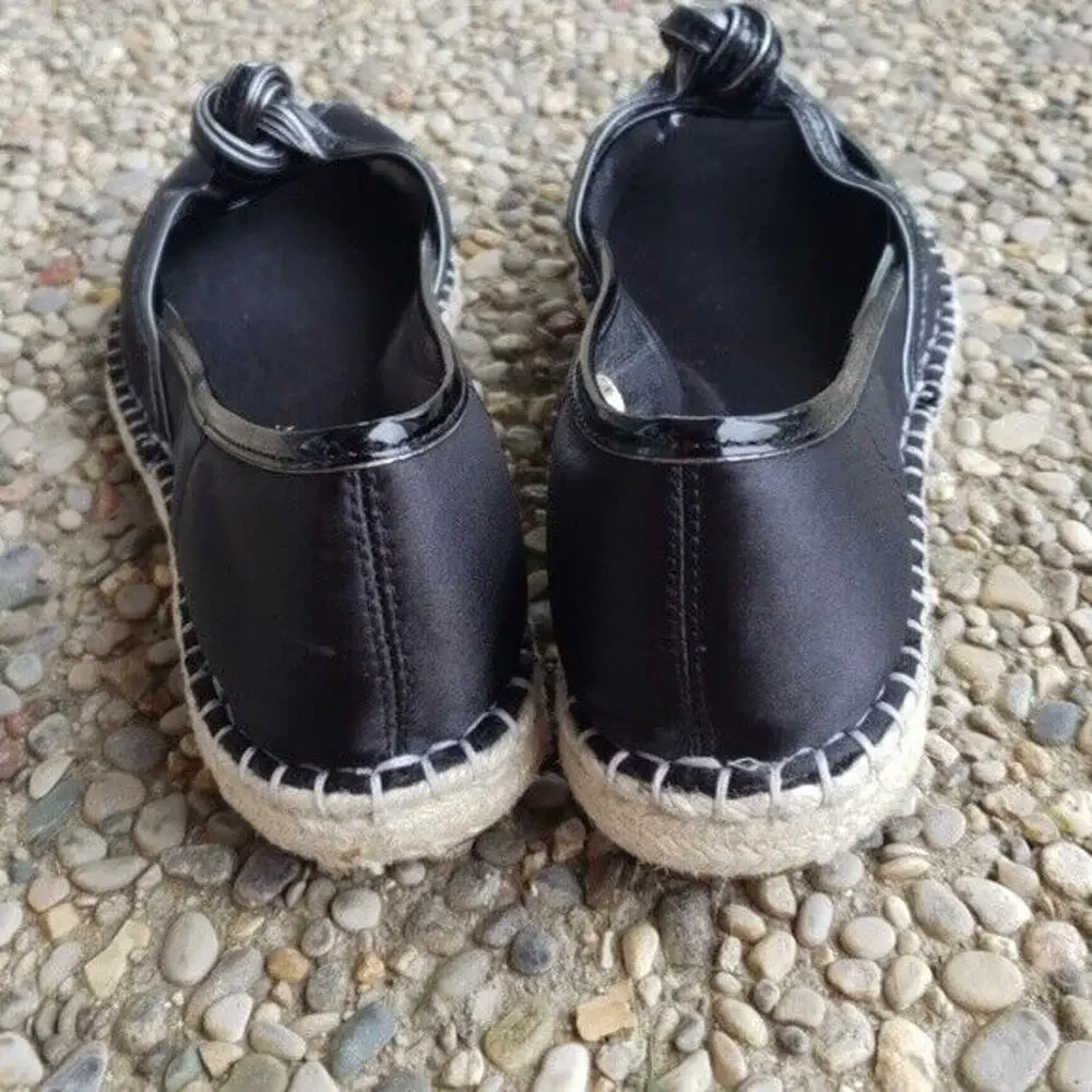 Cole Haan Open Toe Flats with Knott Design Black & Cream Size 7.5 B